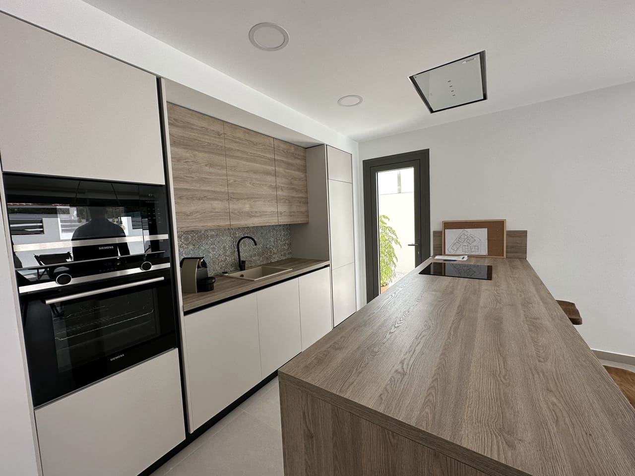 3 bedroom Villa for sale in Villamartin with pool garage - € 420,000 (Ref: 8969515)