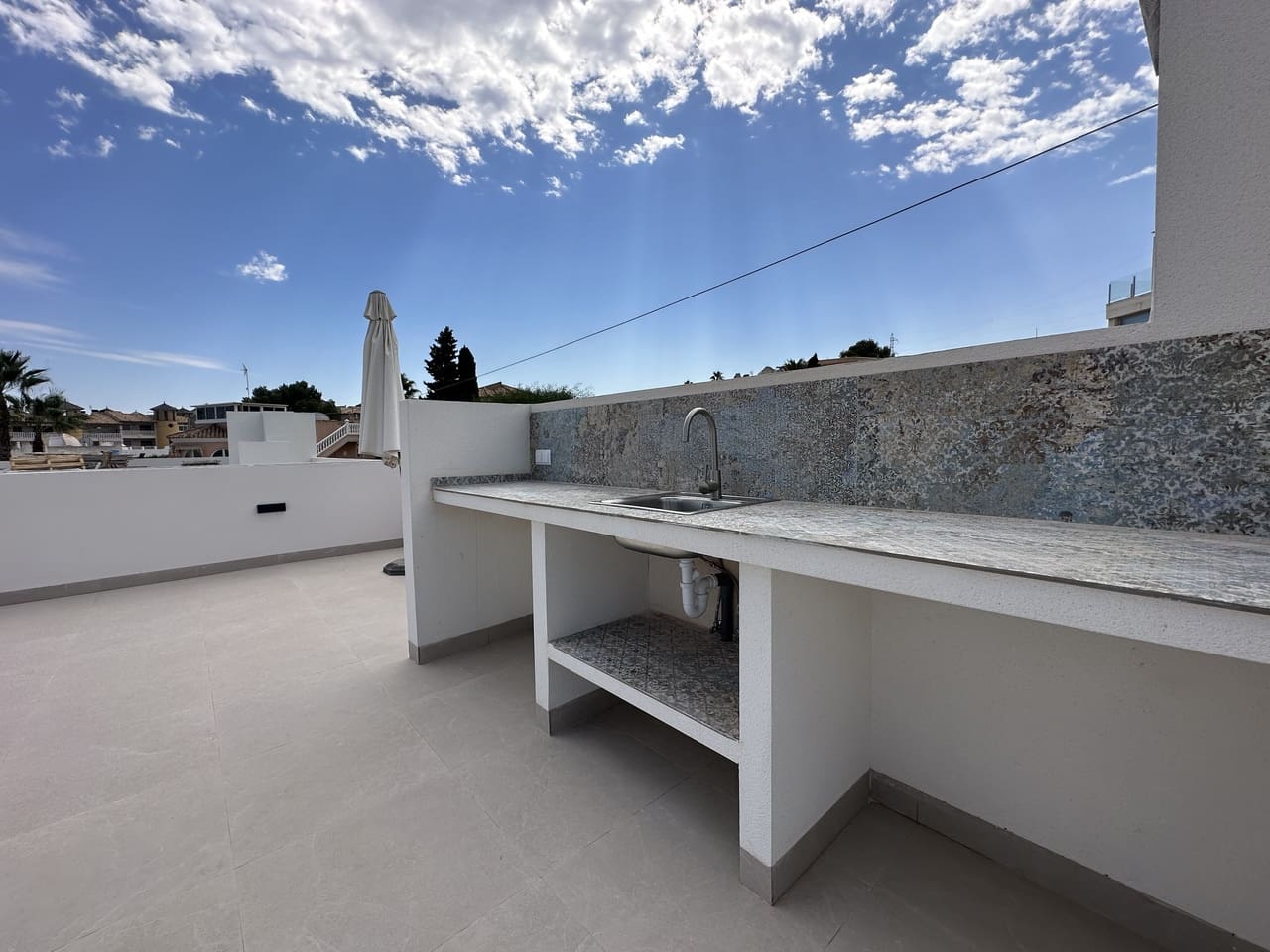 3 bedroom Villa for sale in Villamartin with pool garage - € 420,000 (Ref: 8969515)