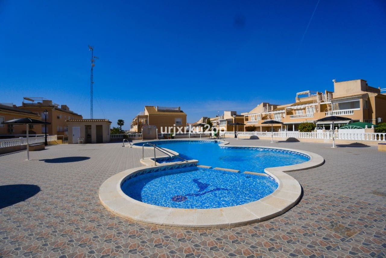 3 sypialnia Willa na sprzedaż w Torrevieja - 210 000 € (Ref: 8972080)