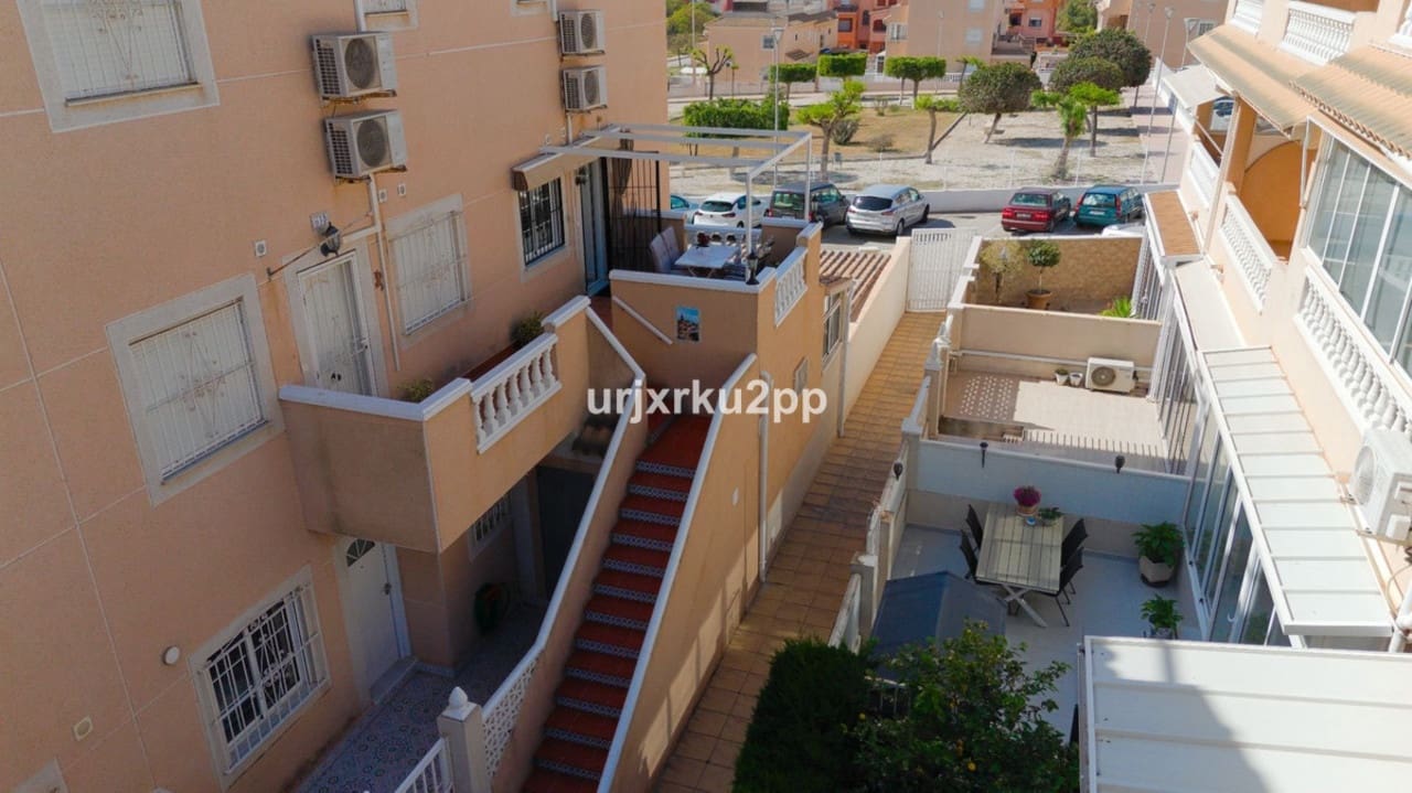 3 sypialnia Willa na sprzedaż w Torrevieja - 210 000 € (Ref: 8972080)