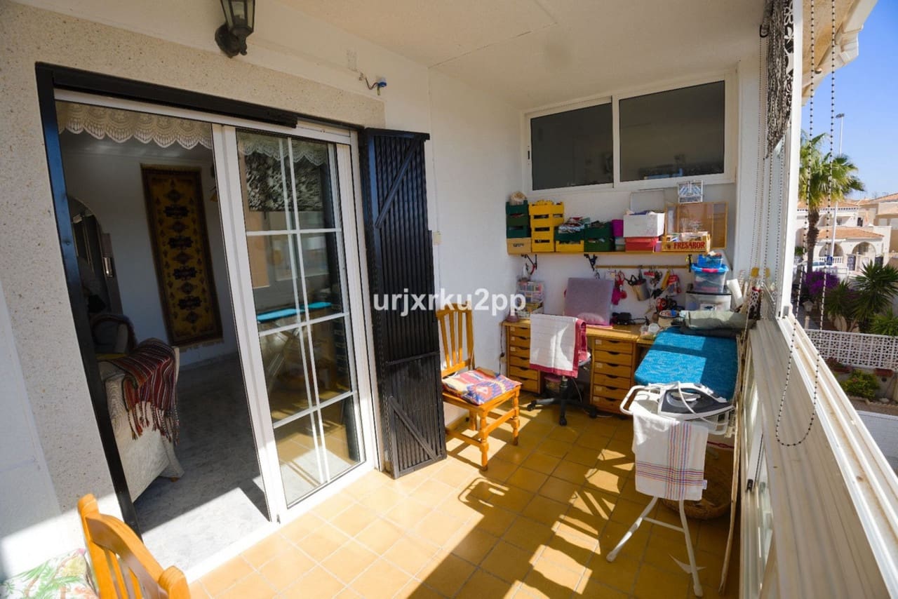 3 sypialnia Willa na sprzedaż w Torrevieja - 210 000 € (Ref: 8972080)