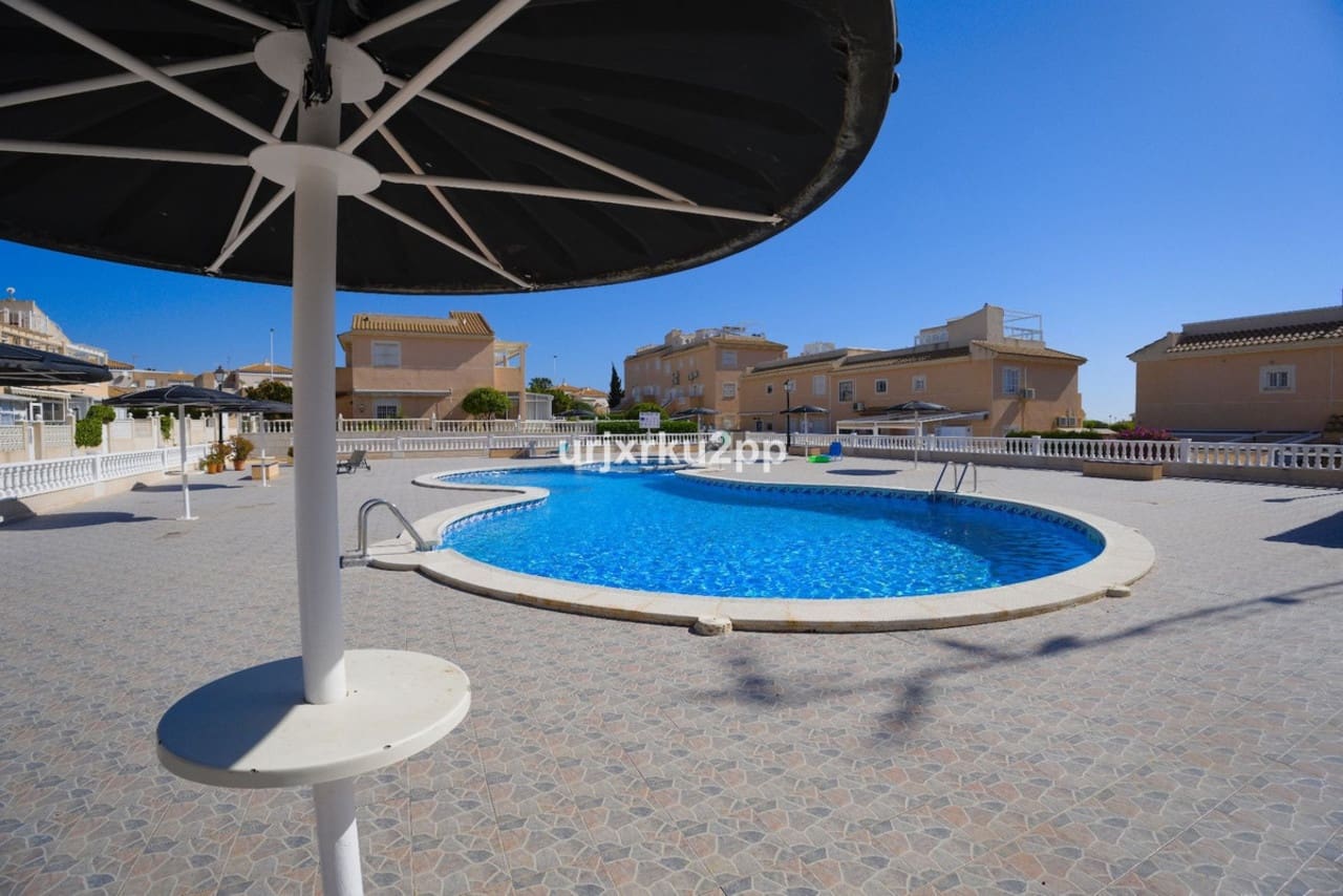 3 sypialnia Willa na sprzedaż w Torrevieja - 210 000 € (Ref: 8972080)