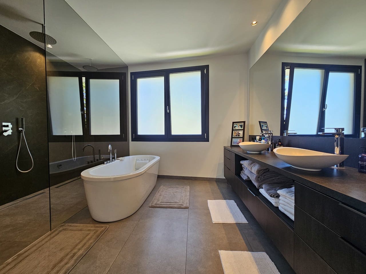 4 soveværelse Villa til salg i La Zenia med swimmingpool garage - € 4.750.000 (Ref: 8973701)