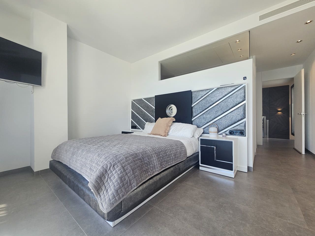 4 soveværelse Villa til salg i La Zenia med swimmingpool garage - € 4.750.000 (Ref: 8973701)