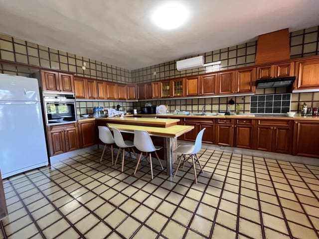 4 soveværelse Villa til salg i La Nucia Pueblo  , La Nucia med swimmingpool - € 995.000 (Ref: 8982769)