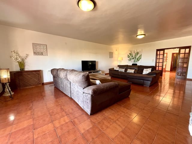 4 soveværelse Villa til salg i La Nucia Pueblo  , La Nucia med swimmingpool - € 995.000 (Ref: 8982769)
