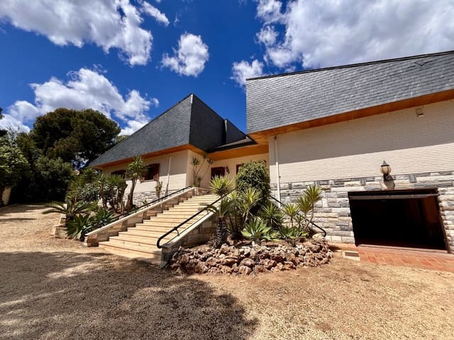 4 soveværelse Villa til salg i La Nucia Pueblo  , La Nucia med swimmingpool - € 995.000 (Ref: 8982769)