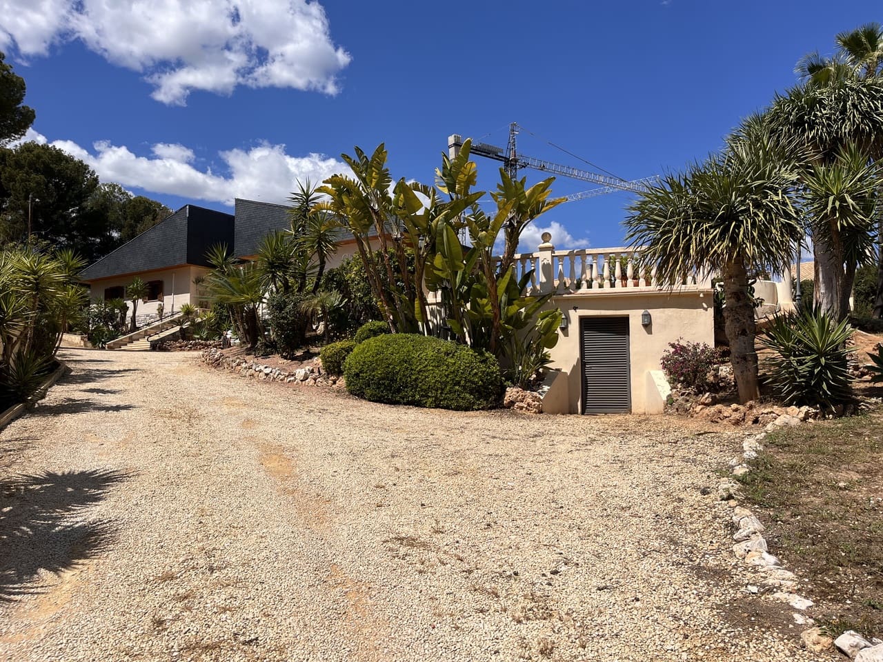 4 bedroom Villa for sale in La Nucia with pool - € 995,000 (Ref: 8982769)