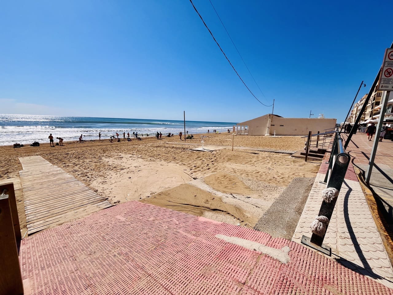 3 bedroom Apartment for sale in Guardamar del Segura with garage - € 299,999 (Ref: 8992994)