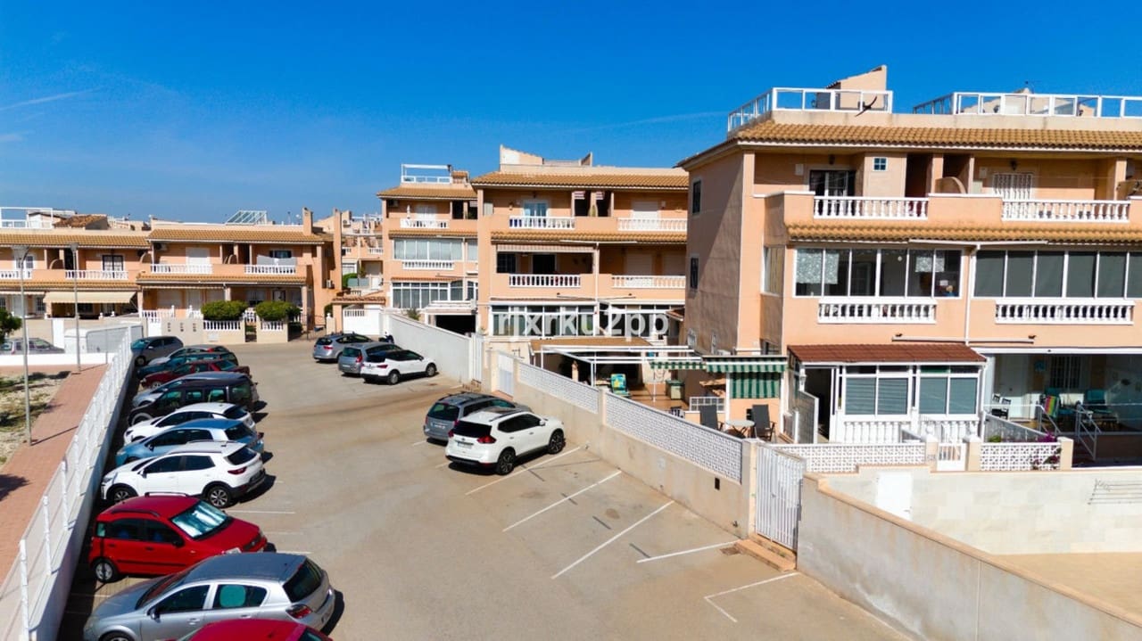 3 soveværelse Villa til salg i Torrevieja - € 210.000 (Ref: 9003461)