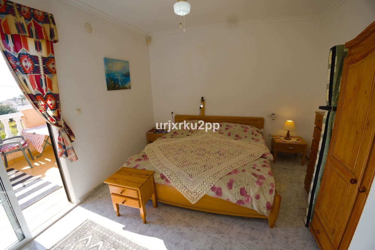 3 soveværelse Villa til salg i Torrevieja - € 210.000 (Ref: 9003461)