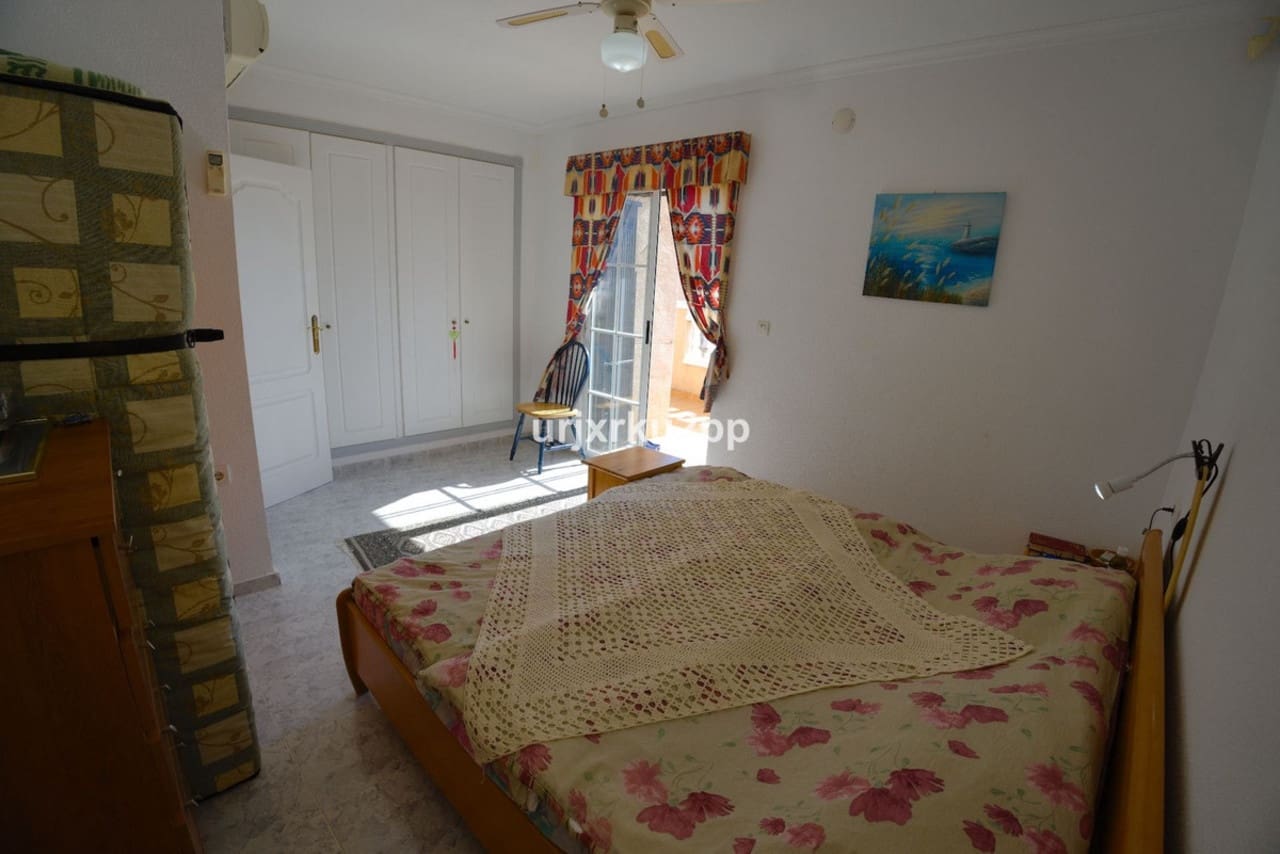 3 soveværelse Villa til salg i Torrevieja - € 210.000 (Ref: 9003461)