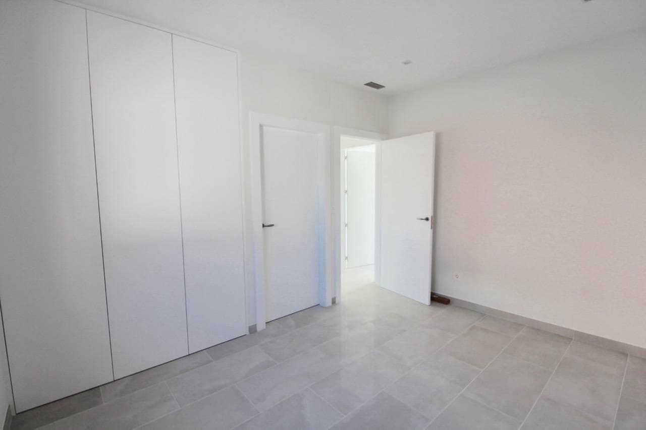 Chalet de 3 habitaciones en Aspe en venta con piscina - 225.000 € (Ref: 9003960)