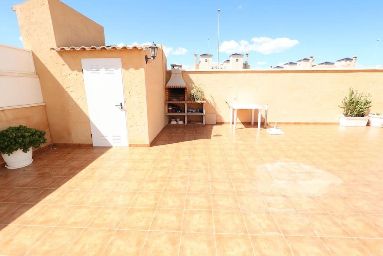Chalet de 2 habitaciones en Cabo Roig en venta con piscina - 169.000 € (Ref: 9041196)