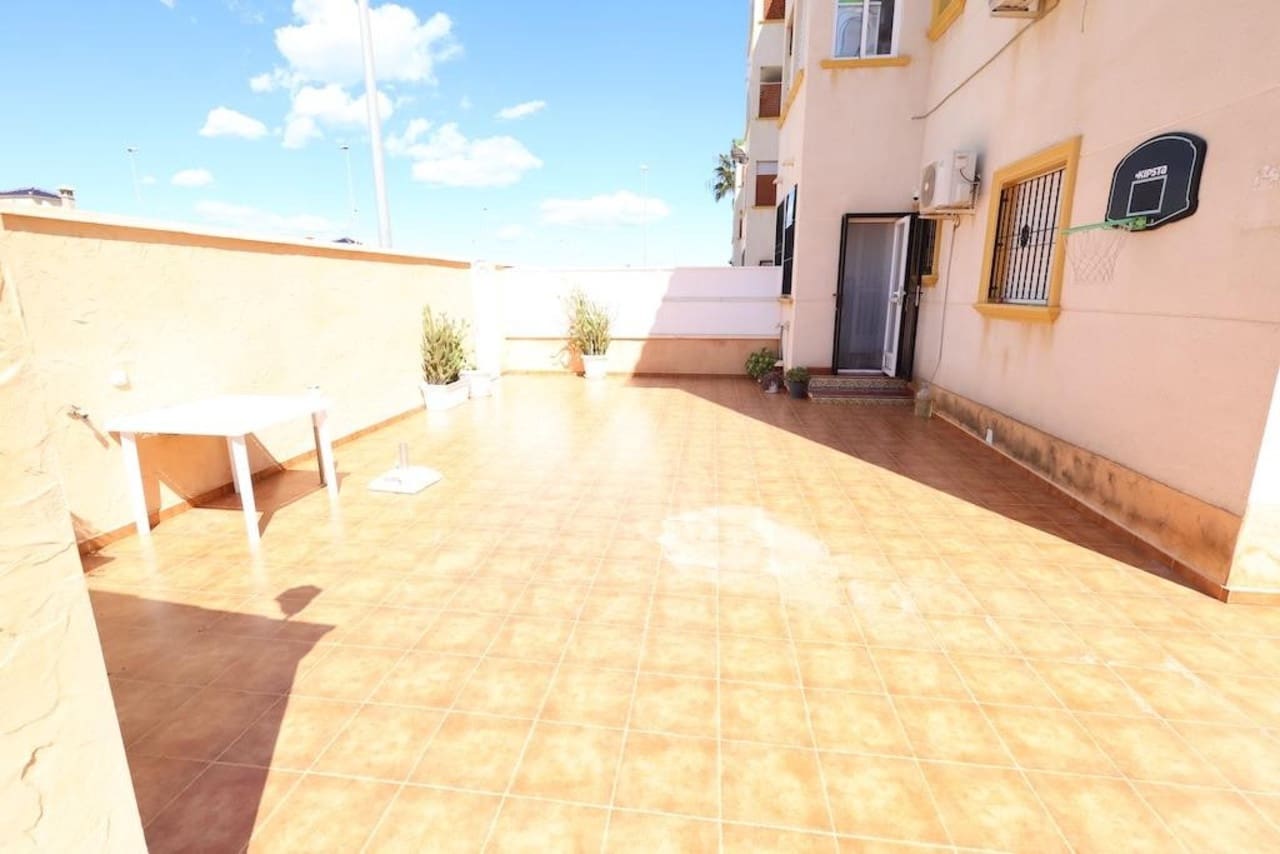 Chalet de 2 habitaciones en Cabo Roig en venta con piscina - 169.000 € (Ref: 9041196)