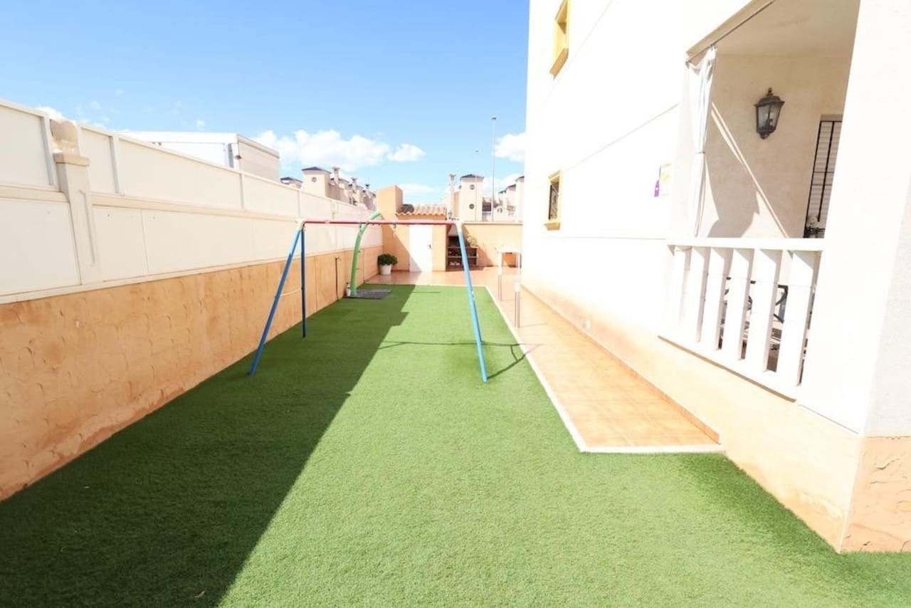 Chalet de 2 habitaciones en Cabo Roig en venta con piscina - 169.000 € (Ref: 9041196)