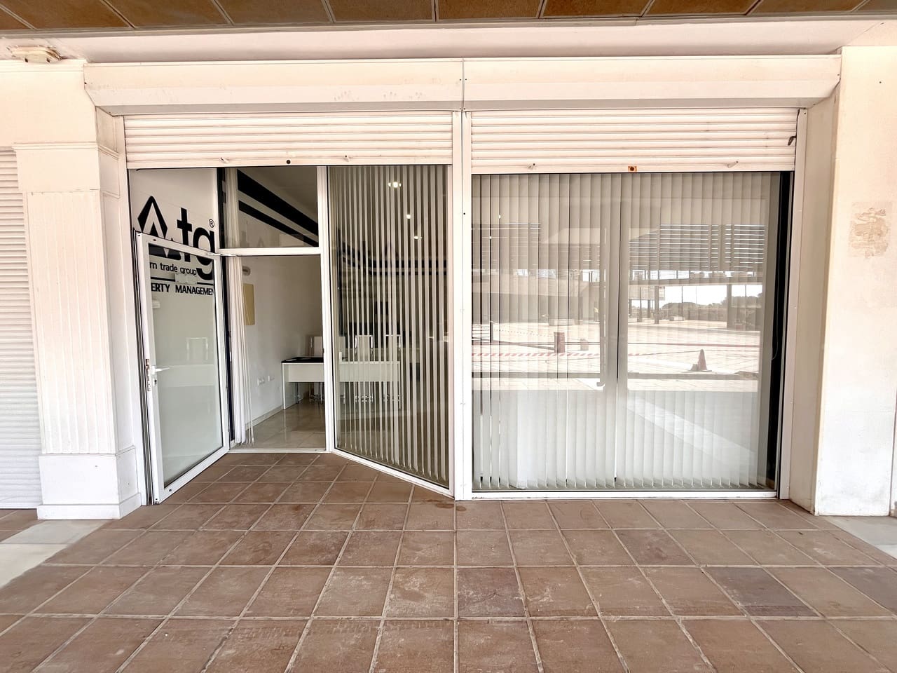 Erhverv til salg i Playa Flamenca - € 110.000 (Ref: 9041205)