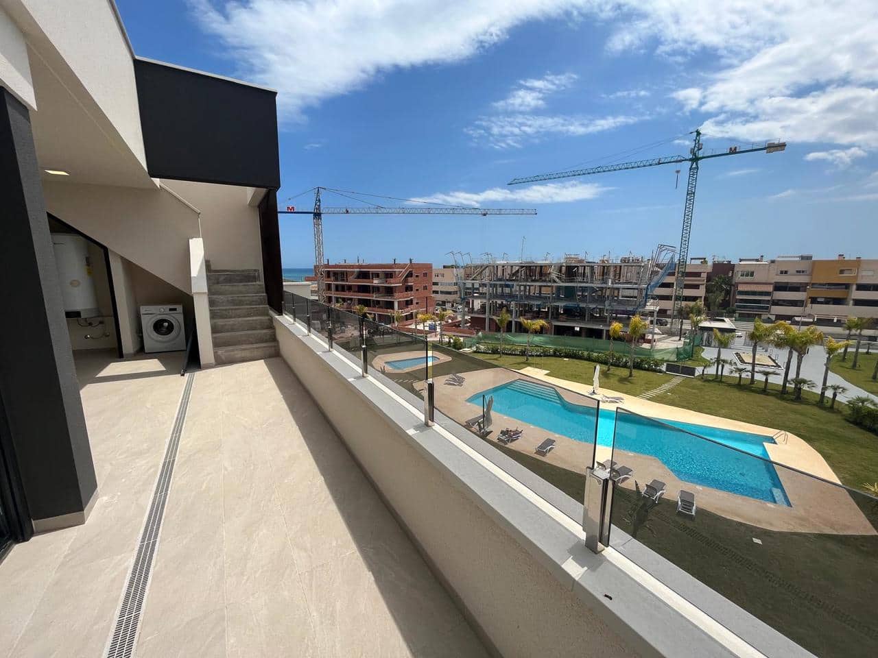 Ático de 2 habitaciones en Torrevieja en venta con piscina garaje - 297.000 € (Ref: 9049204)