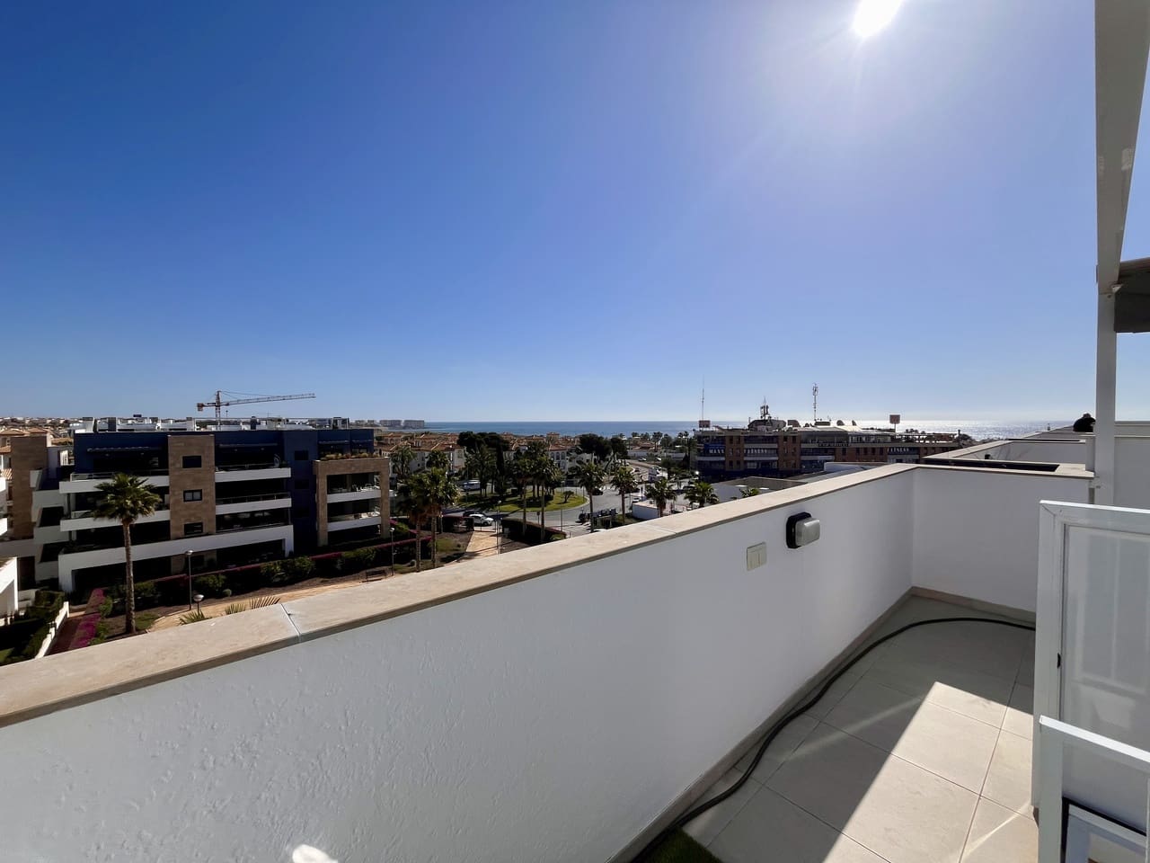 3 soveværelse Penthouse til salg i Torrevieja med swimmingpool garage - € 389.000 (Ref: 9049619)