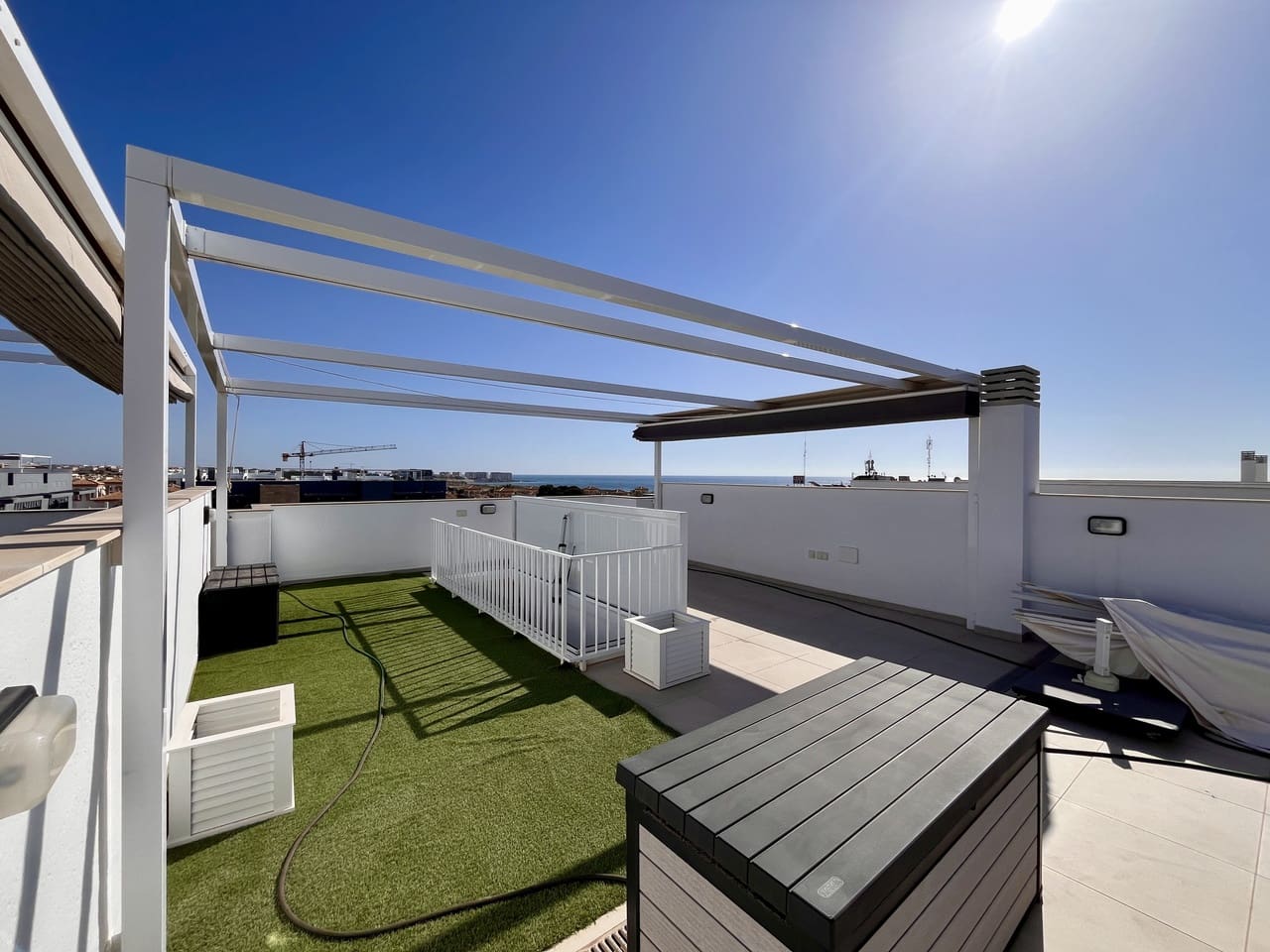 3 soveværelse Penthouse til salg i Torrevieja med swimmingpool garage - € 389.000 (Ref: 9049619)