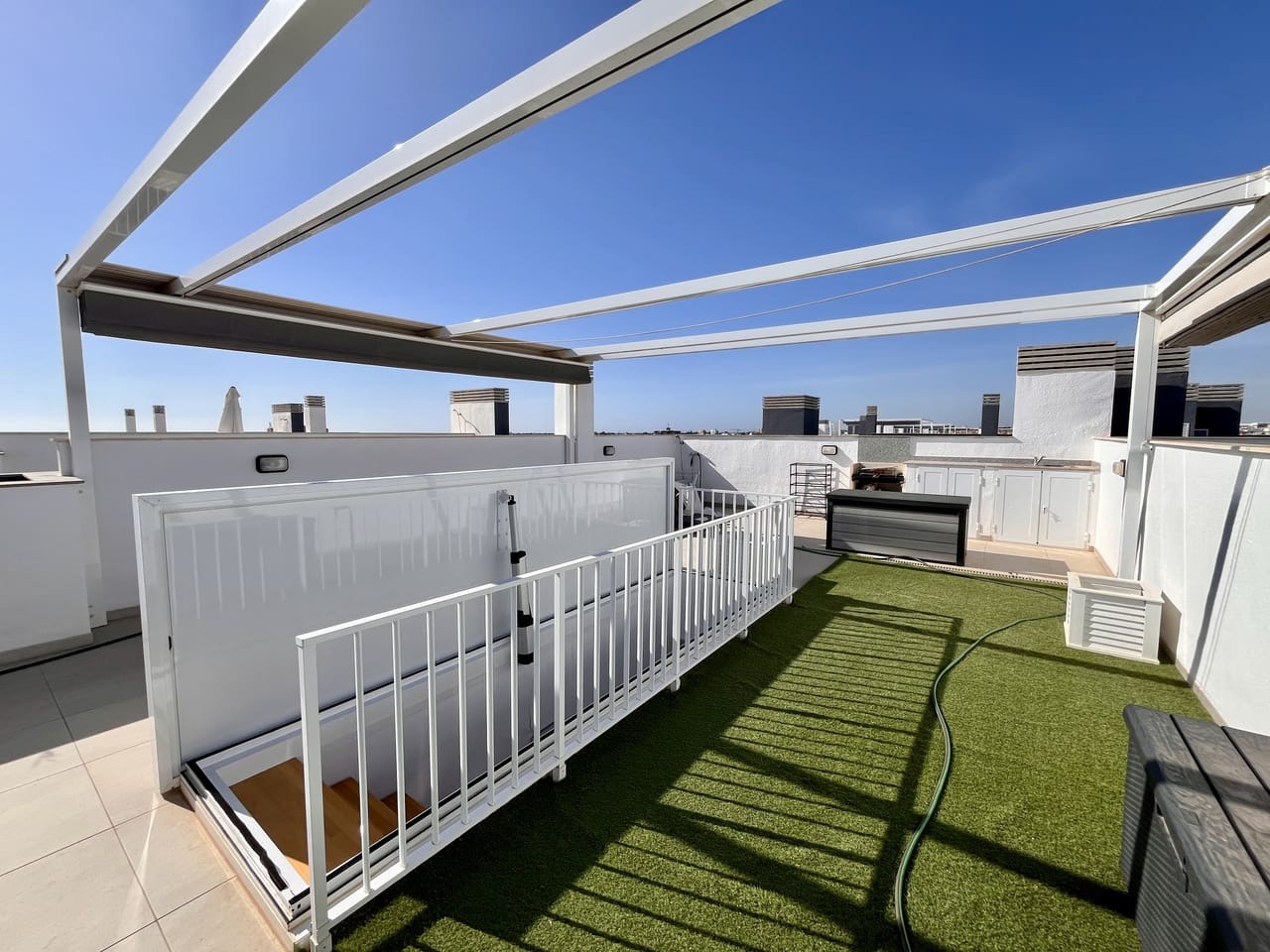 3 soveværelse Penthouse til salg i Torrevieja med swimmingpool garage - € 389.000 (Ref: 9049619)