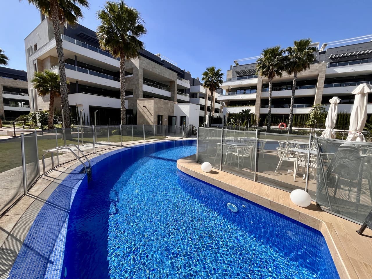 3 soveværelse Penthouse til salg i Torrevieja med swimmingpool garage - € 389.000 (Ref: 9049619)