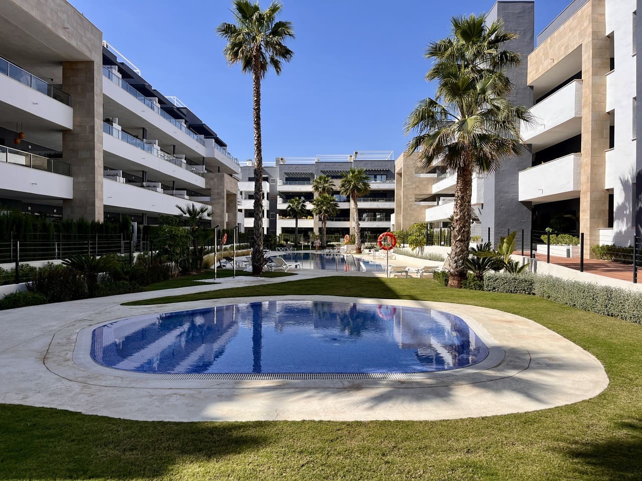 3 soveværelse Penthouse til salg i Torrevieja med swimmingpool garage - € 389.000 (Ref: 9049619)