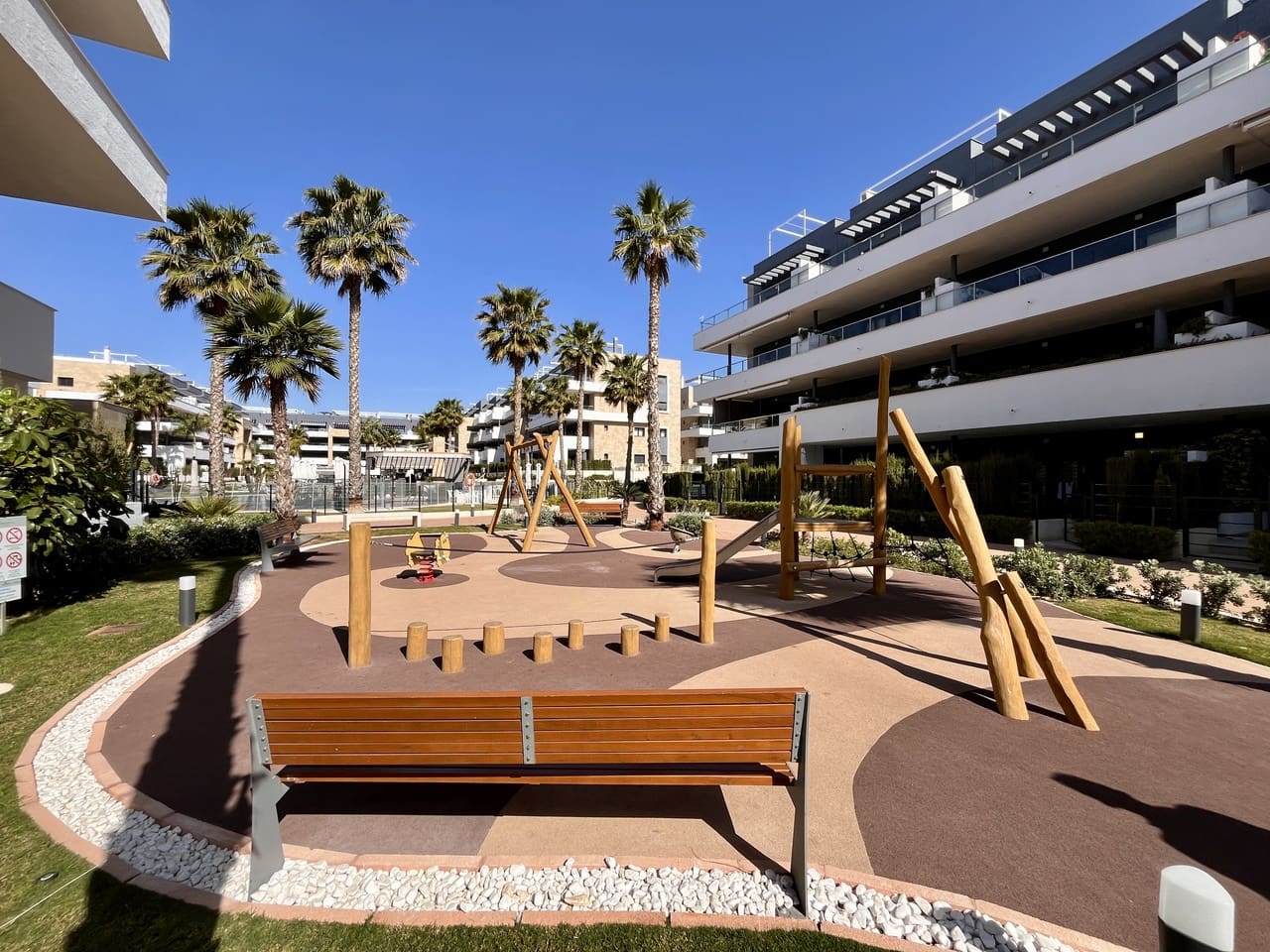 3 soveværelse Penthouse til salg i Torrevieja med swimmingpool garage - € 389.000 (Ref: 9049619)