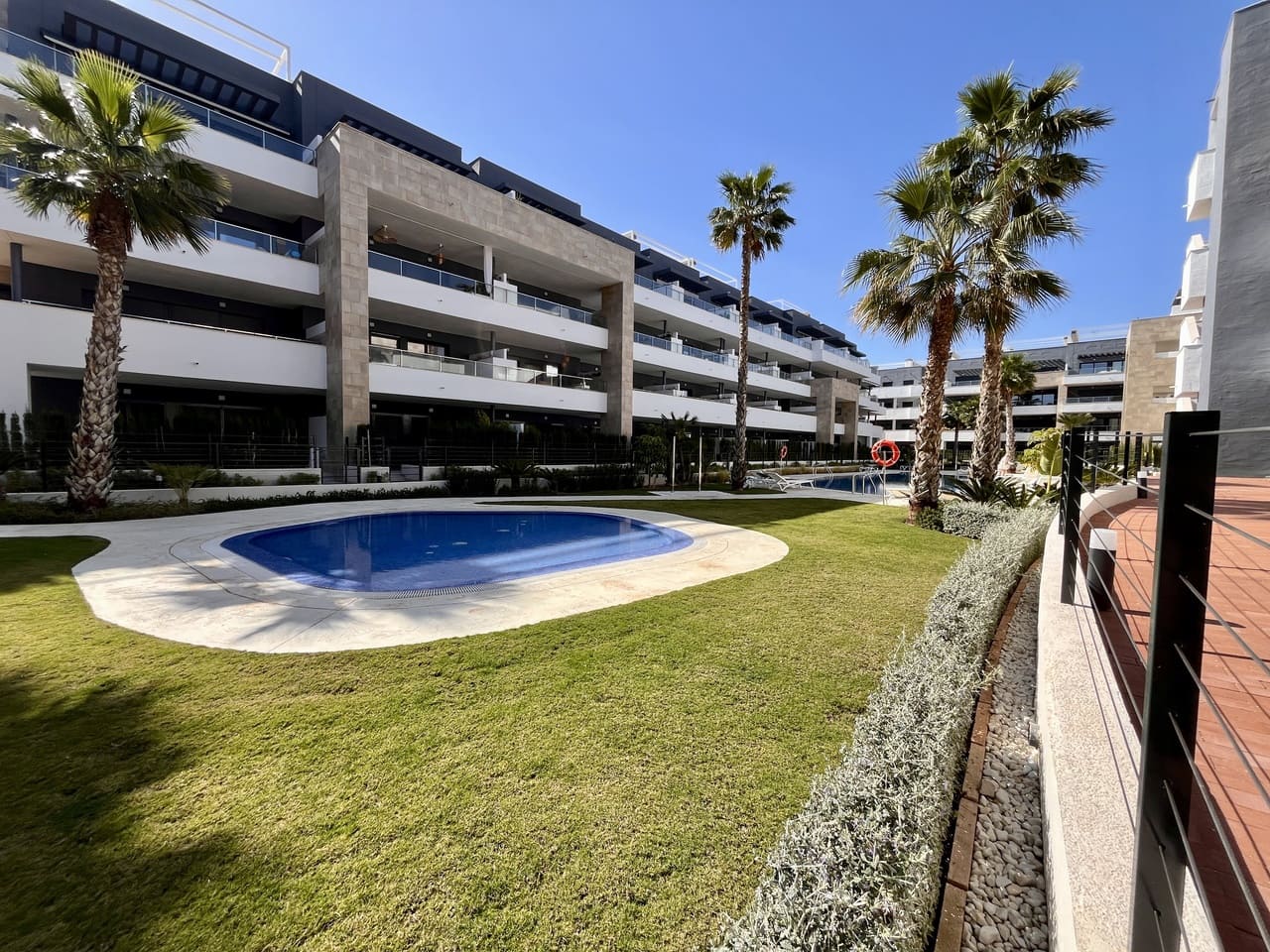 3 soveværelse Penthouse til salg i Torrevieja med swimmingpool garage - € 389.000 (Ref: 9049619)