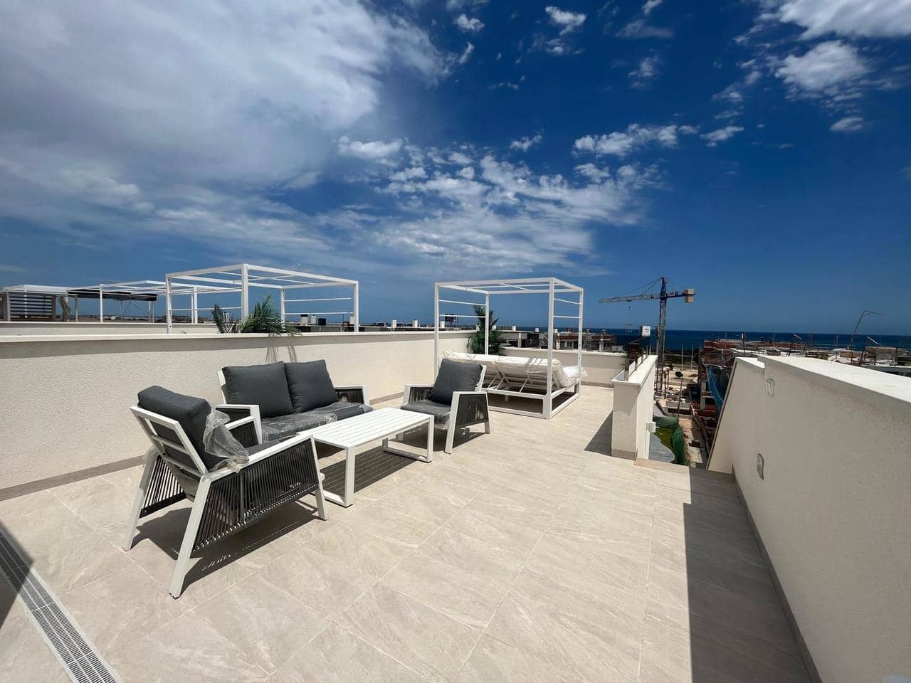 3 soveværelse Penthouse til salg i Torrevieja med swimmingpool garage - € 389.000 (Ref: 9049621)