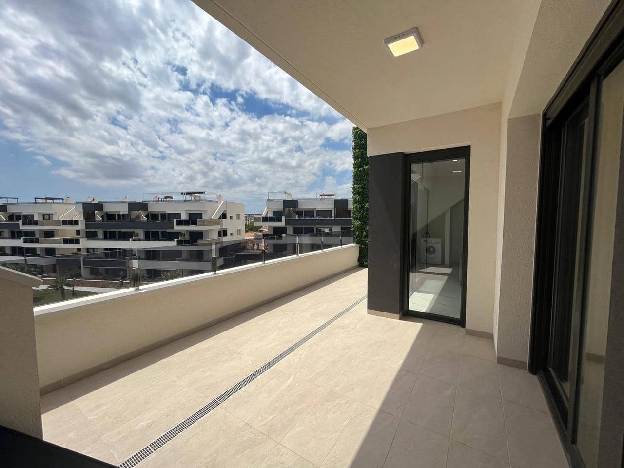 3 soveværelse Penthouse til salg i Torrevieja med swimmingpool garage - € 389.000 (Ref: 9049621)