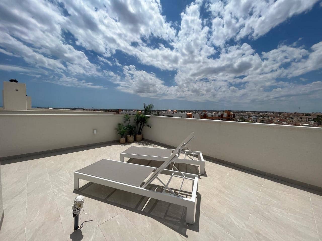 3 soveværelse Penthouse til salg i Torrevieja med swimmingpool garage - € 389.000 (Ref: 9049621)