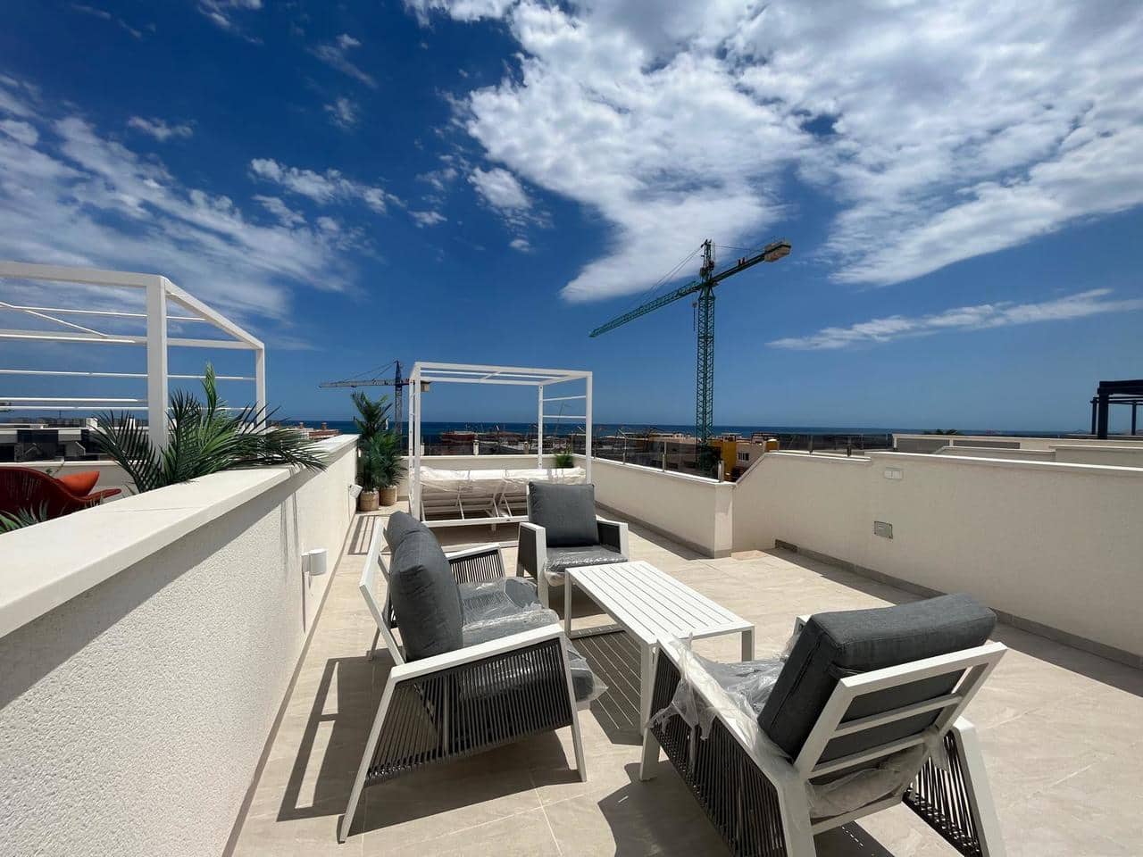 3 soveværelse Penthouse til salg i Torrevieja med swimmingpool garage - € 389.000 (Ref: 9049621)