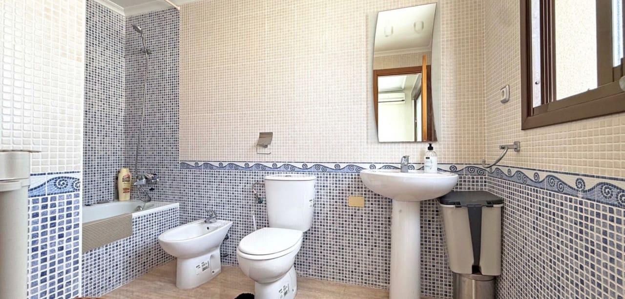 3 sypialnia Apartament na sprzedaż w Torrevieja z basenem - 185 000 € (Ref: 9078162)