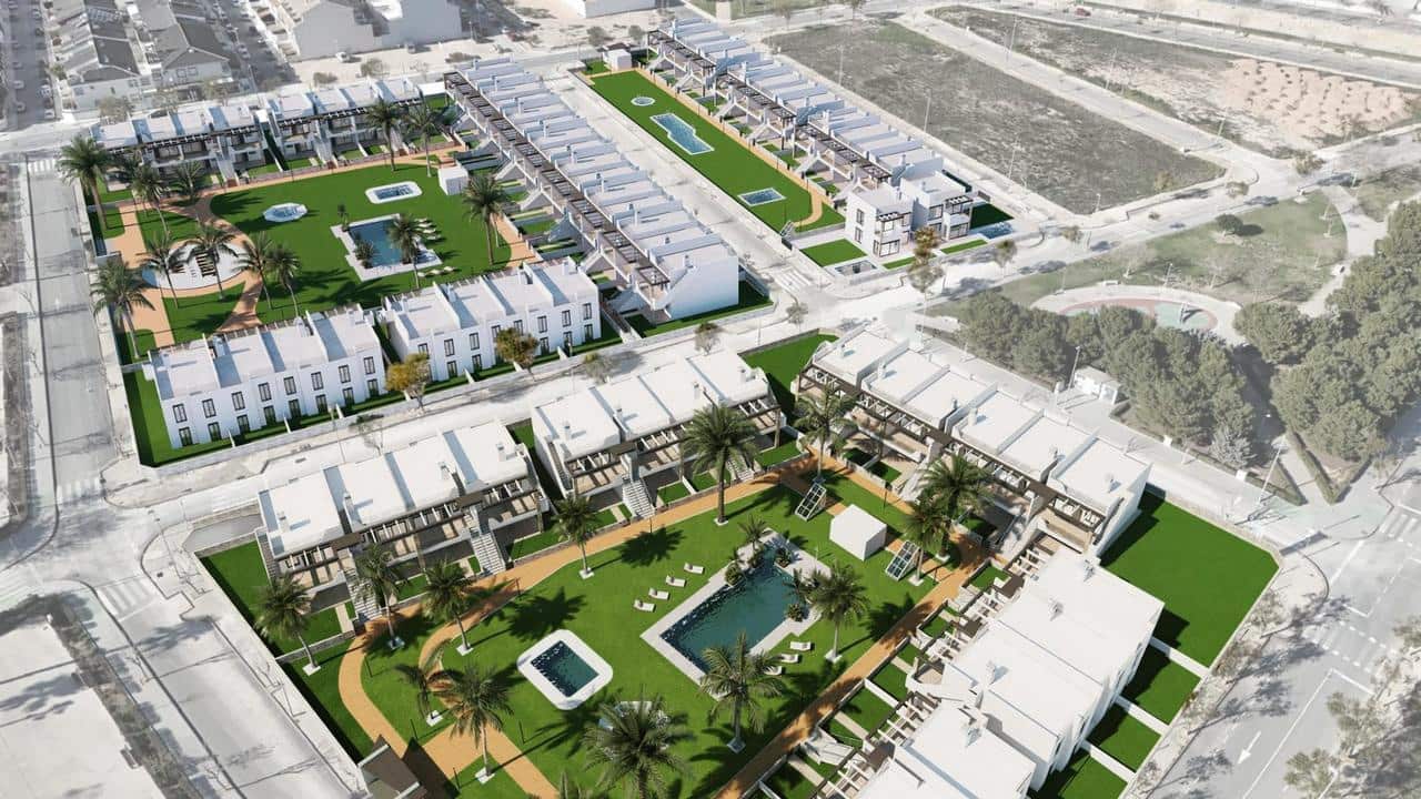 2 bedroom Villa for sale in Pilar de la Horadada with pool - € 293,000 (Ref: 9143162)