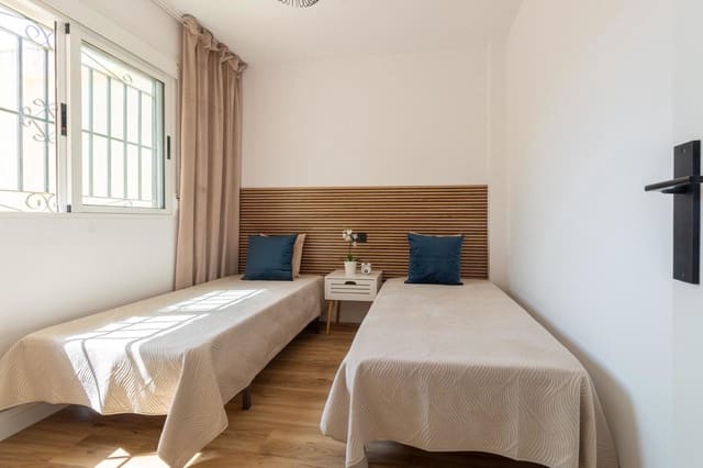 3 soverom Hus til salgs i Torrevieja med svømmebasseng garasje - € 279 000 (Ref: 9166284)