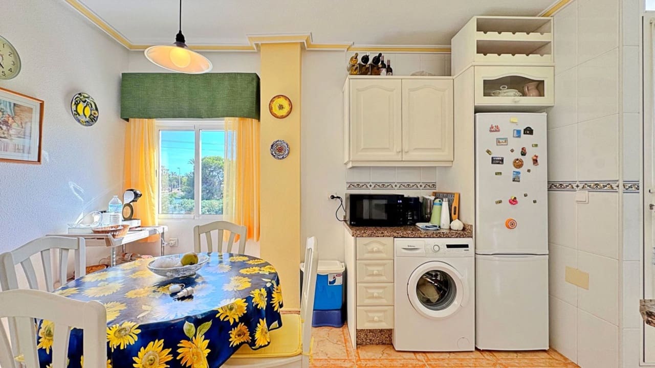 Apartamento de 2 habitaciones en La Zenia en venta - 225.000 € (Ref: 9206716)