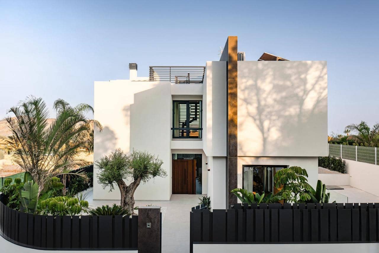 Chalet de 4 habitaciones en La Nucia en venta con piscina - 1.095.000 € (Ref: 9207916)