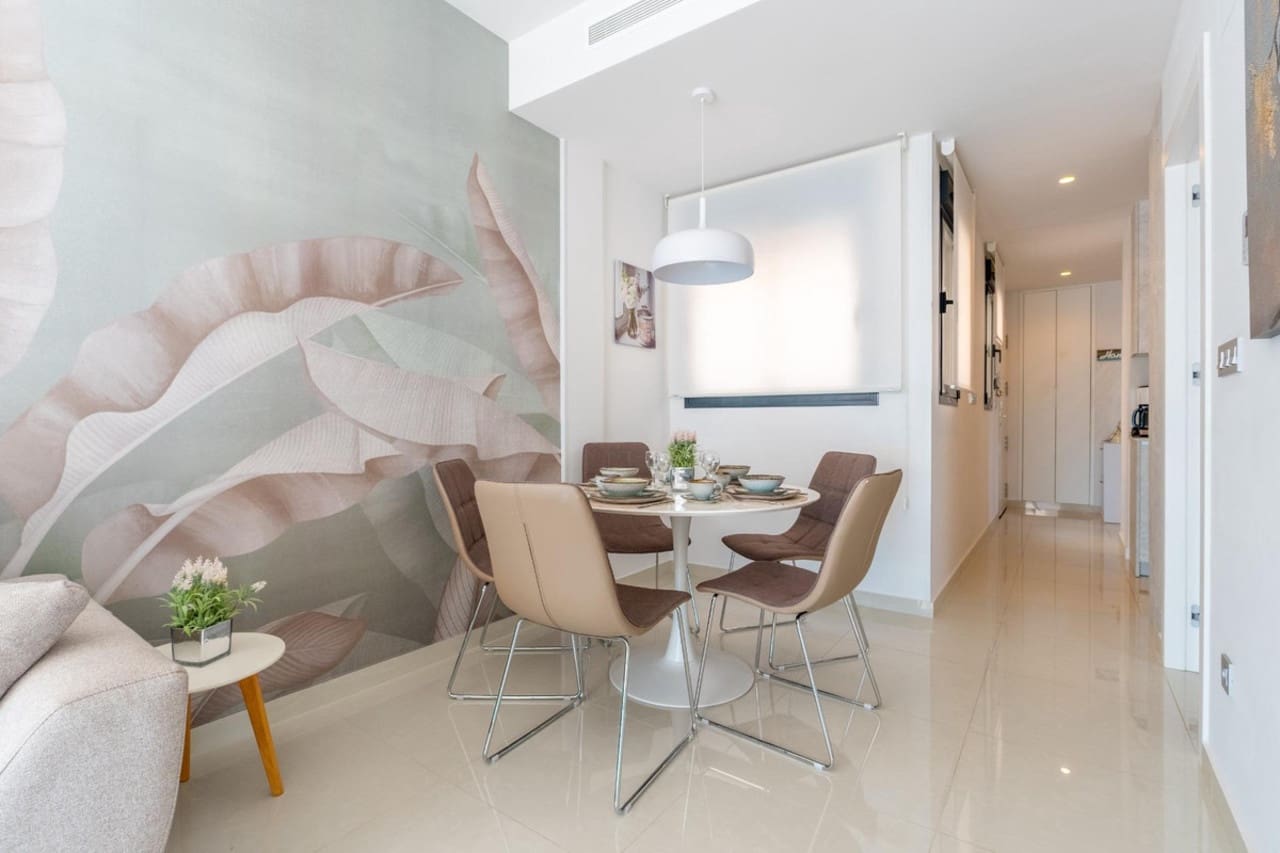 2 soveværelse Lejlighed til salg i Torrevieja med swimmingpool - € 219.500 (Ref: 9324947)