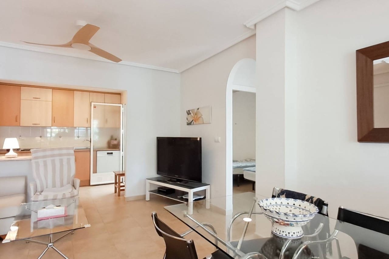 2 soverom Villa til salgs i Torrevieja med svømmebasseng - € 185 000 (Ref: 9325005)