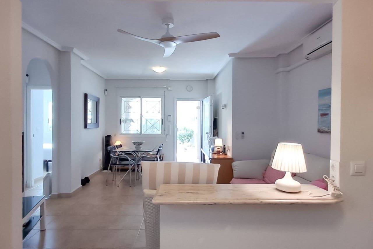 2 soverom Villa til salgs i Torrevieja med svømmebasseng - € 185 000 (Ref: 9325005)