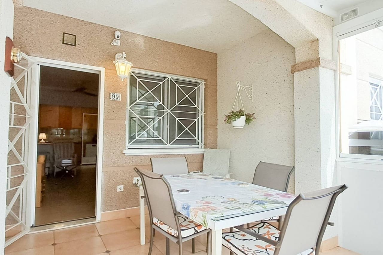 2 soverom Villa til salgs i Torrevieja med svømmebasseng - € 185 000 (Ref: 9325005)