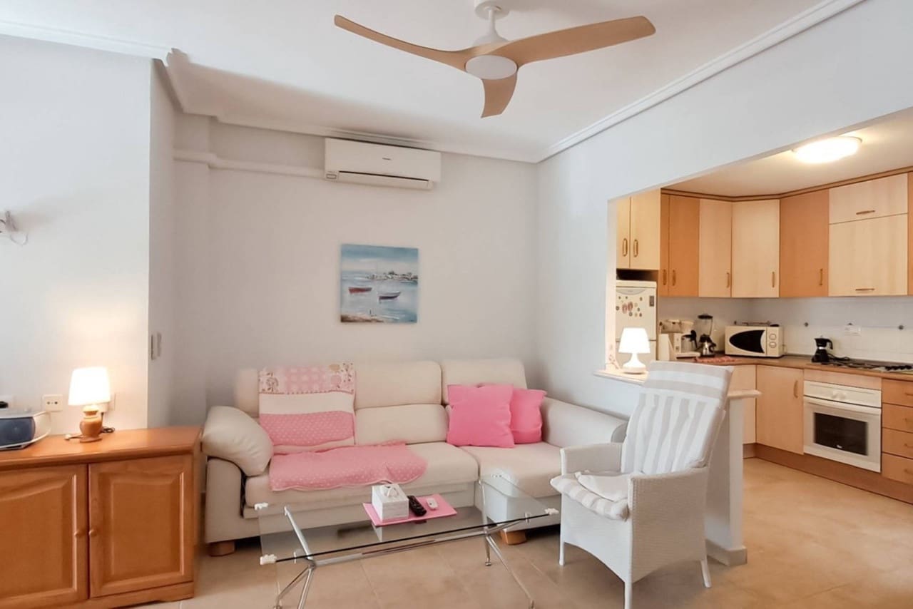 2 soverom Villa til salgs i Torrevieja med svømmebasseng - € 185 000 (Ref: 9325005)