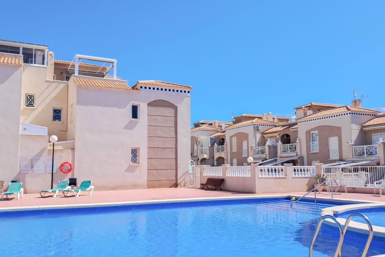2 soverom Villa til salgs i Torrevieja med svømmebasseng - € 185 000 (Ref: 9325005)