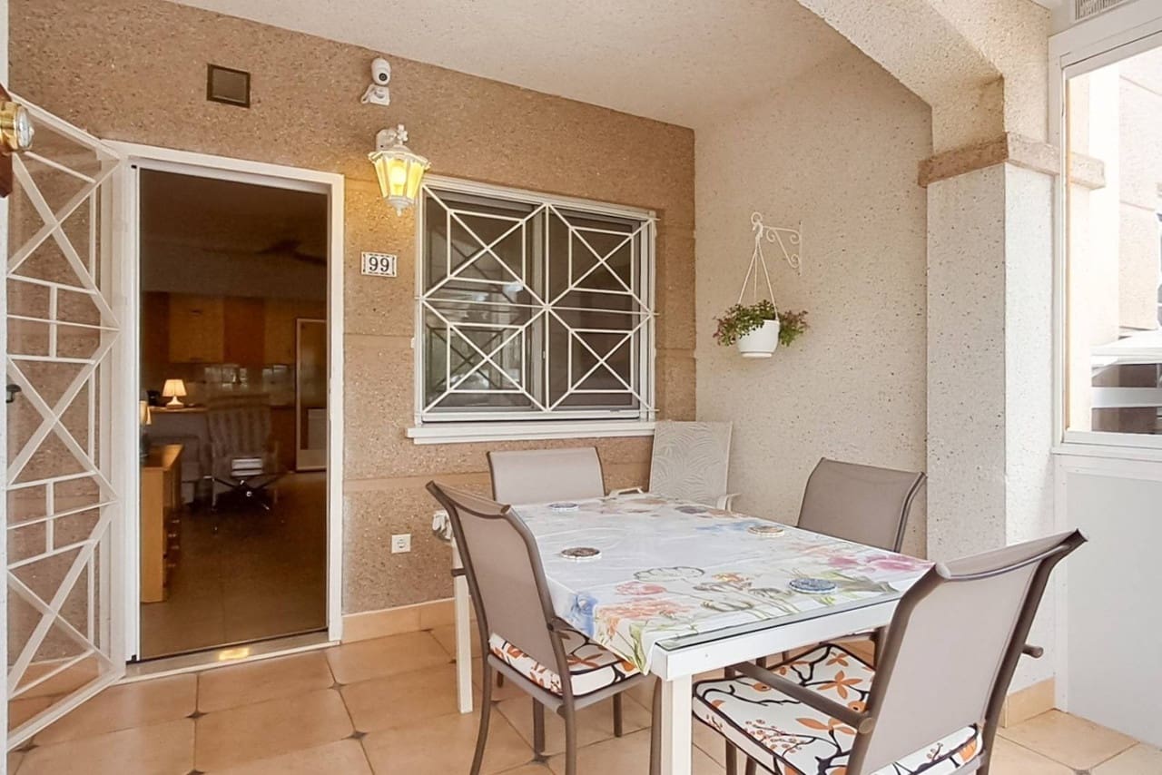 2 soverom Villa til salgs i Torrevieja med svømmebasseng - € 185 000 (Ref: 9325005)