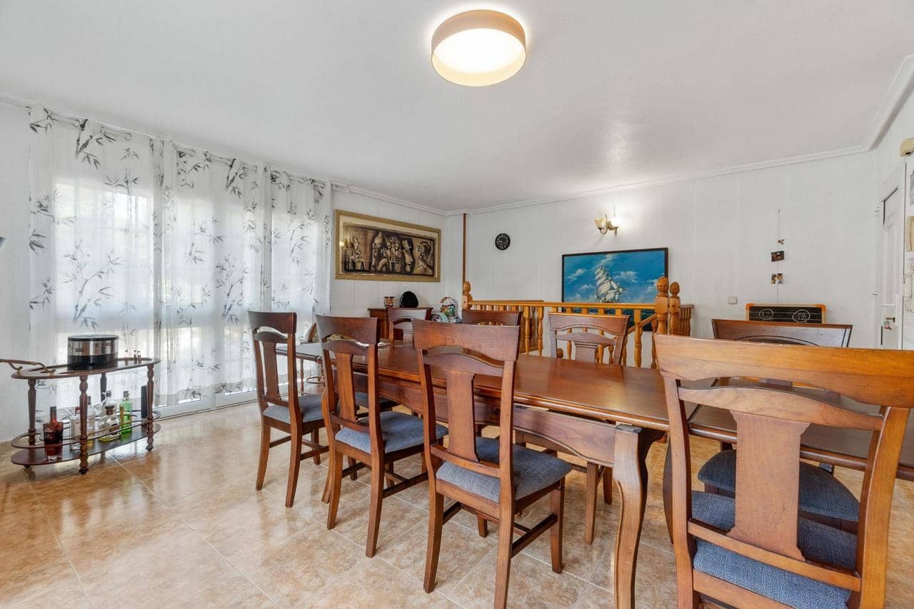 4 bedroom Villa for sale in Torrevieja with pool - € 490,000 (Ref: 9325060)
