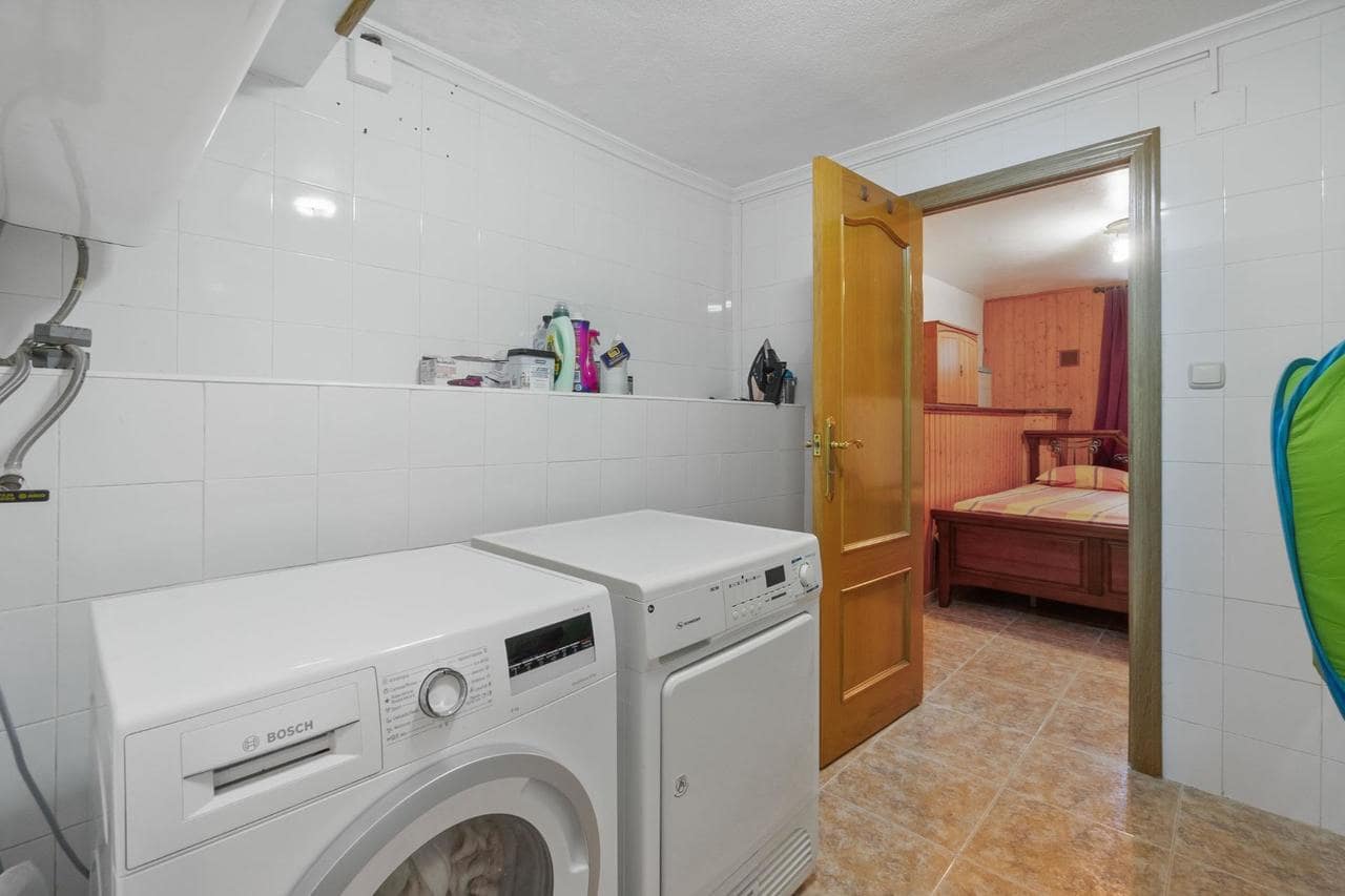 4 bedroom Villa for sale in Torrevieja with pool - € 490,000 (Ref: 9325060)