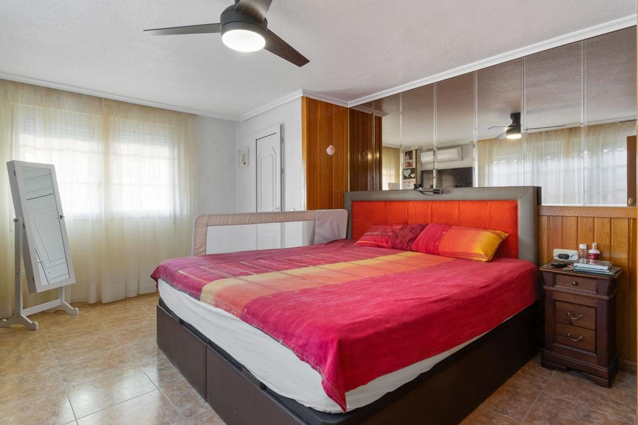 4 bedroom Villa for sale in Torrevieja with pool - € 490,000 (Ref: 9325060)