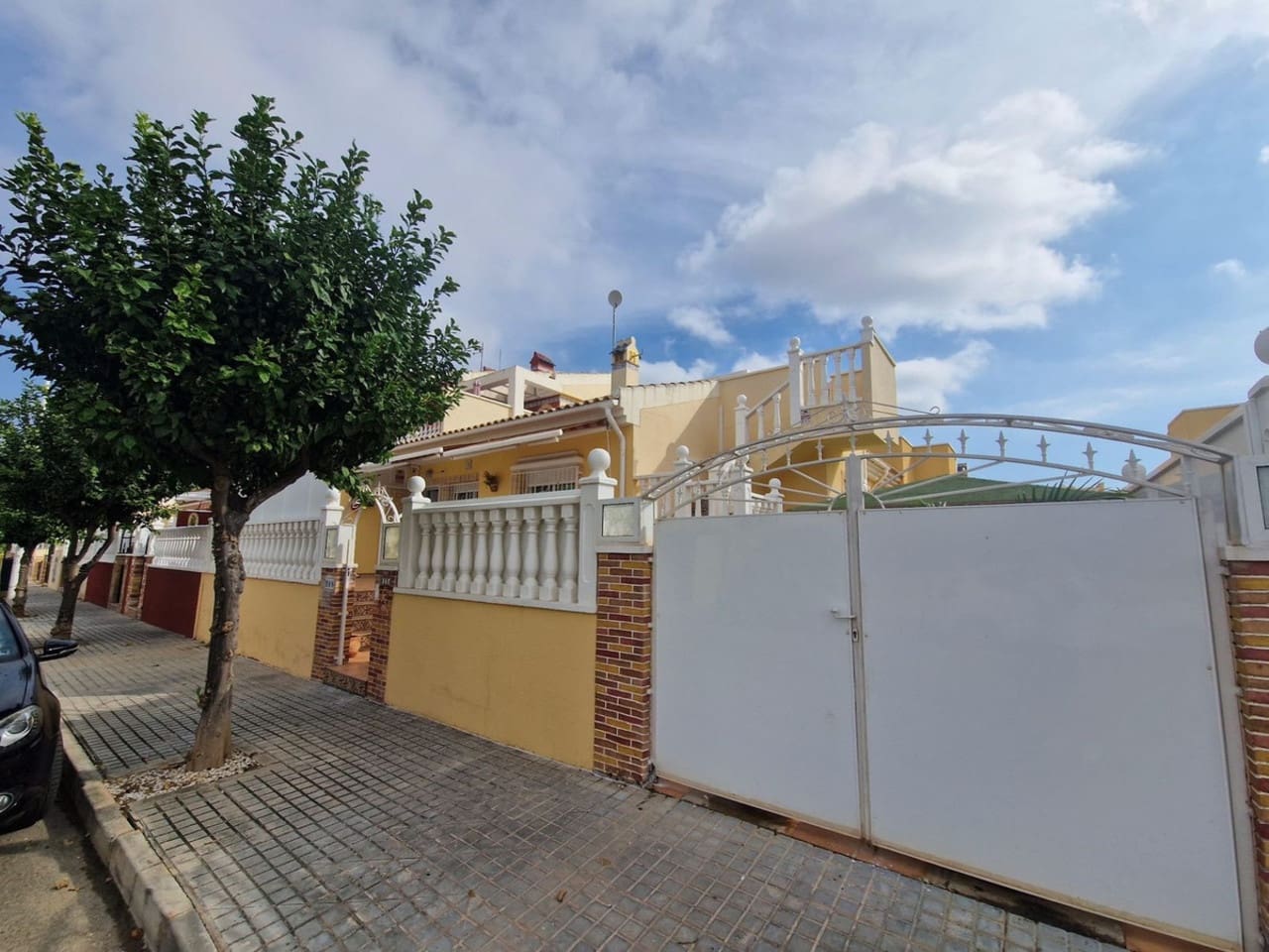3 sypialnia Willa na sprzedaż w Torrevieja z basenem - 188 000 € (Ref: 9326375)