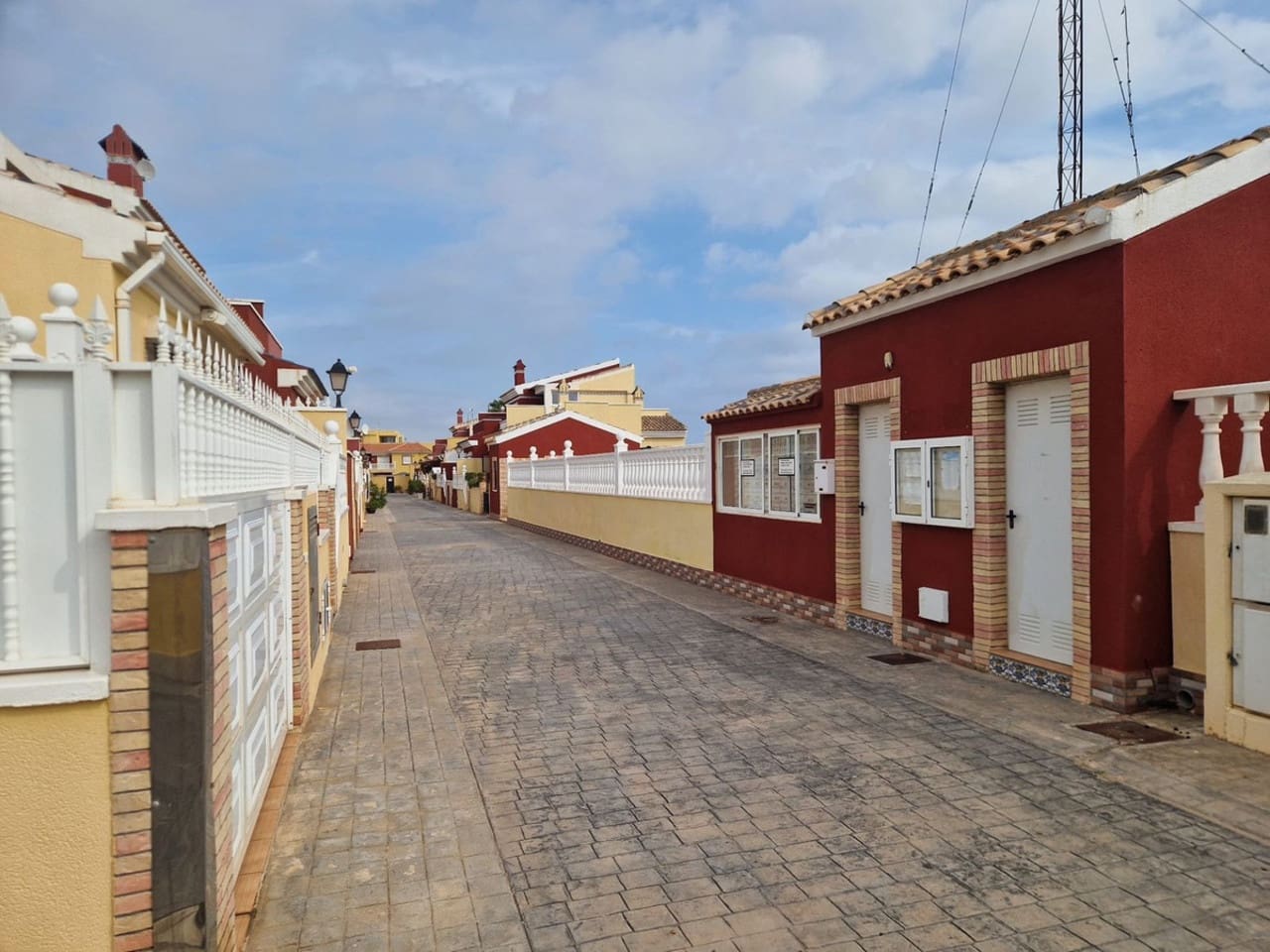 3 sypialnia Willa na sprzedaż w Torrevieja z basenem - 188 000 € (Ref: 9326375)